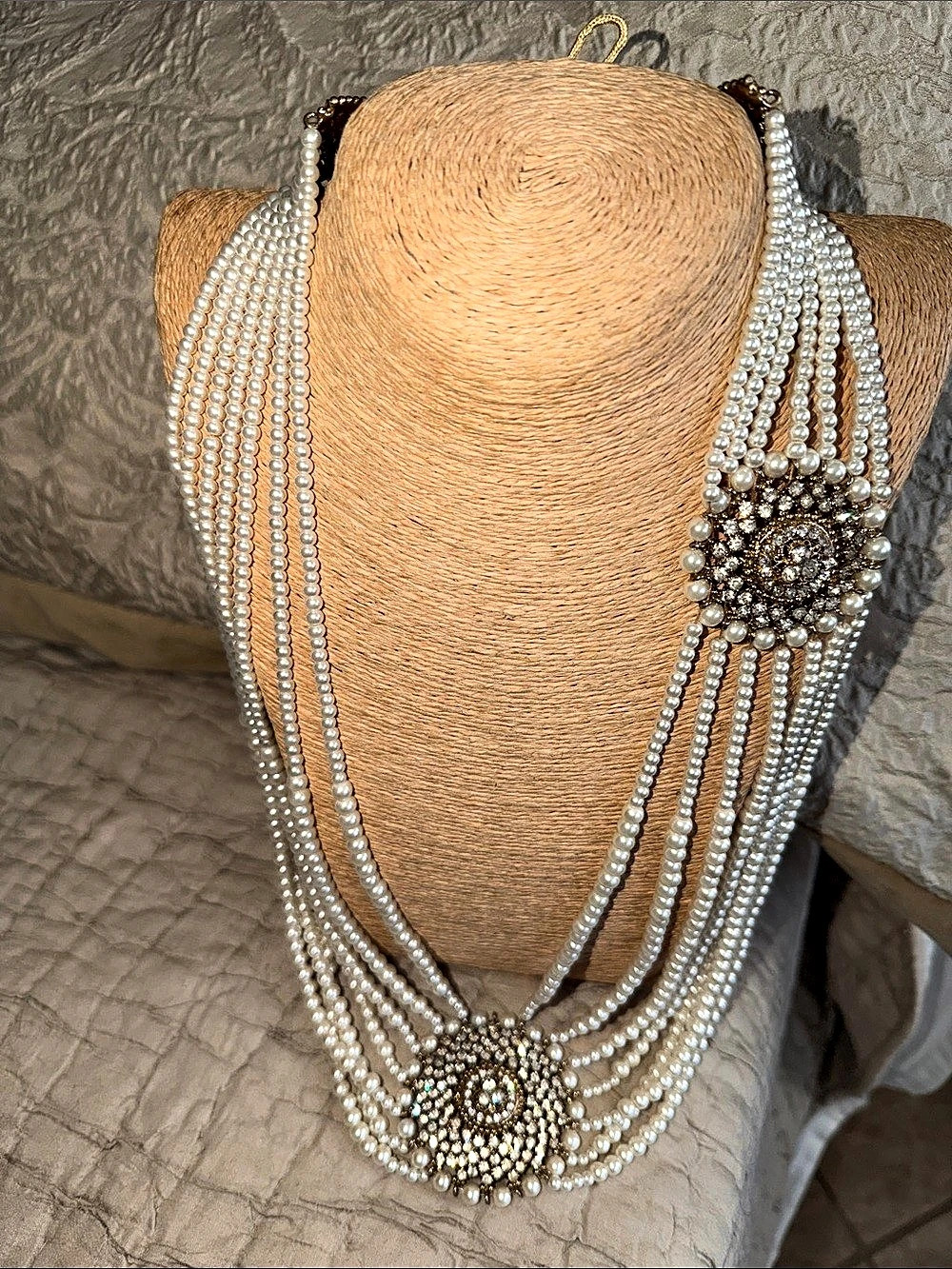 Layered Pearl Statement Necklace in White & Gold Like New - Picture 6 of 15